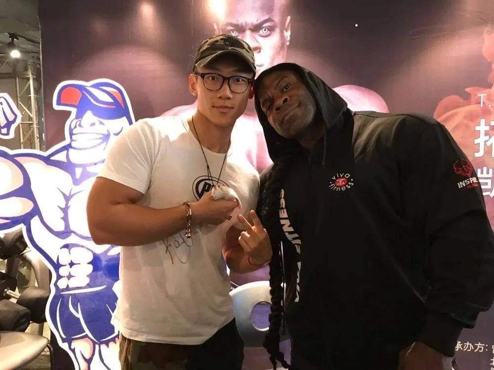 从白斩鸡到8块腹肌金刚身,从八块腹肌到一块肥肉