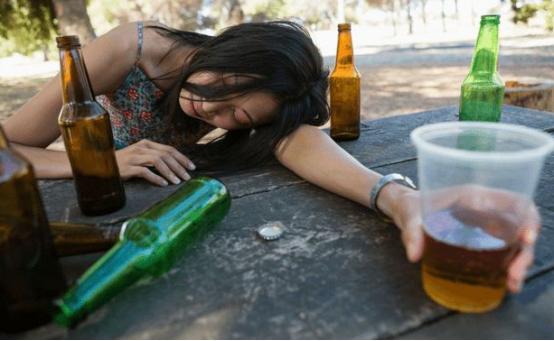 酒桌喝酒的十大法则,喝酒时看人品的六种表现