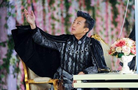 百亿影帝，执迷于用笑温暖世人；霸道总裁，为爱情和家庭甘做忠犬