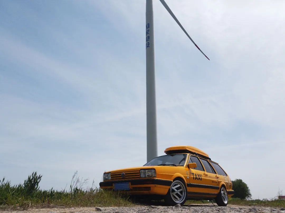 同时拥有好几辆摩托车,同时有多辆越野车