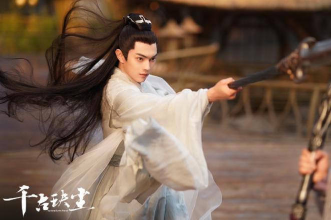 周冬雨签约嘉行传媒,周冬雨杨幂救场合作过吗