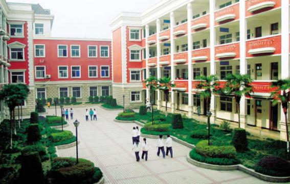 一路之隔两个小区的房价,一路之隔小区价格差距