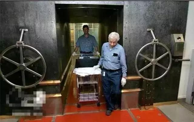 面积仅有足球场一半，但这里存放着人类最大规模的财富