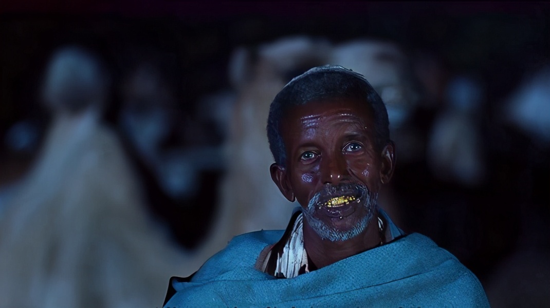 “割礼”惨无人寰的陋习，*害迫**着女性身体，震撼人心《沙漠之花》