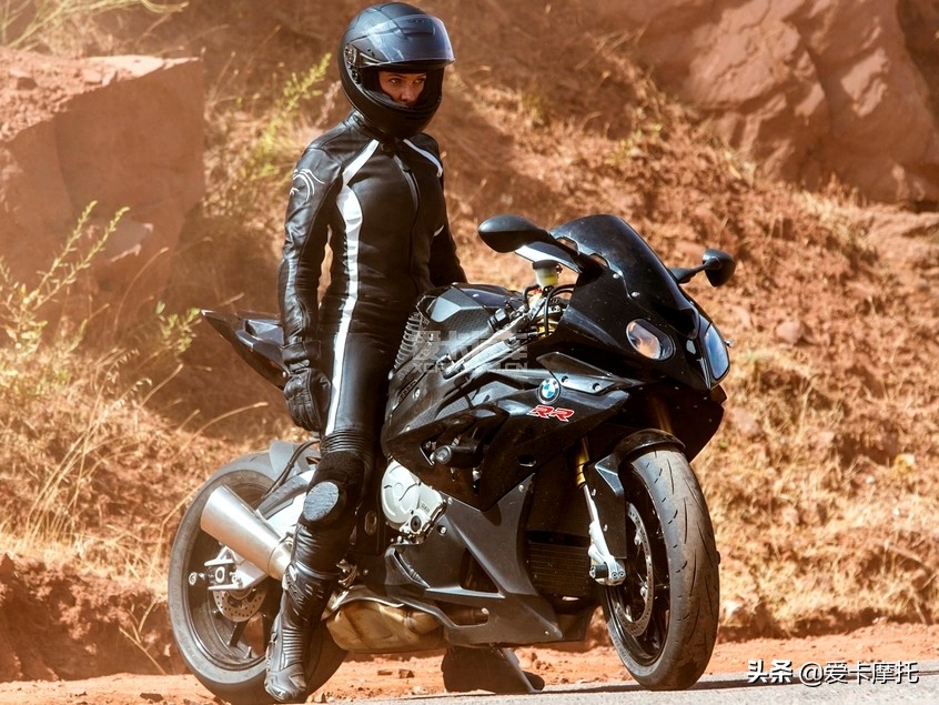 长腿小姐姐骑摩托车,新手的第一辆仿赛摩托车推荐