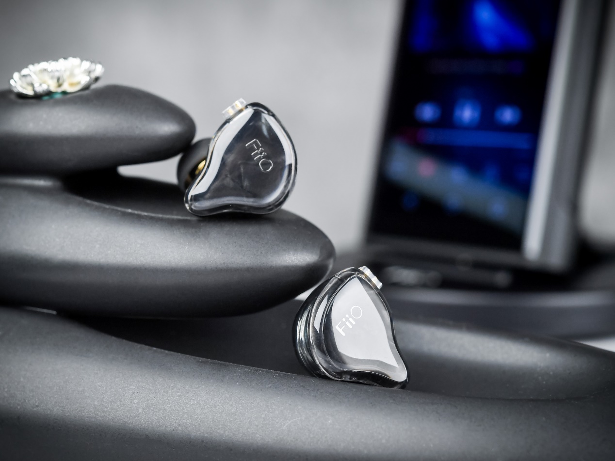 飞傲fh5s耳机评测,三频均衡人声飞傲fh3圈铁耳机评测