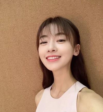 空气刘海怎么让头发蓬松,怎么把八字刘海打理蓬松