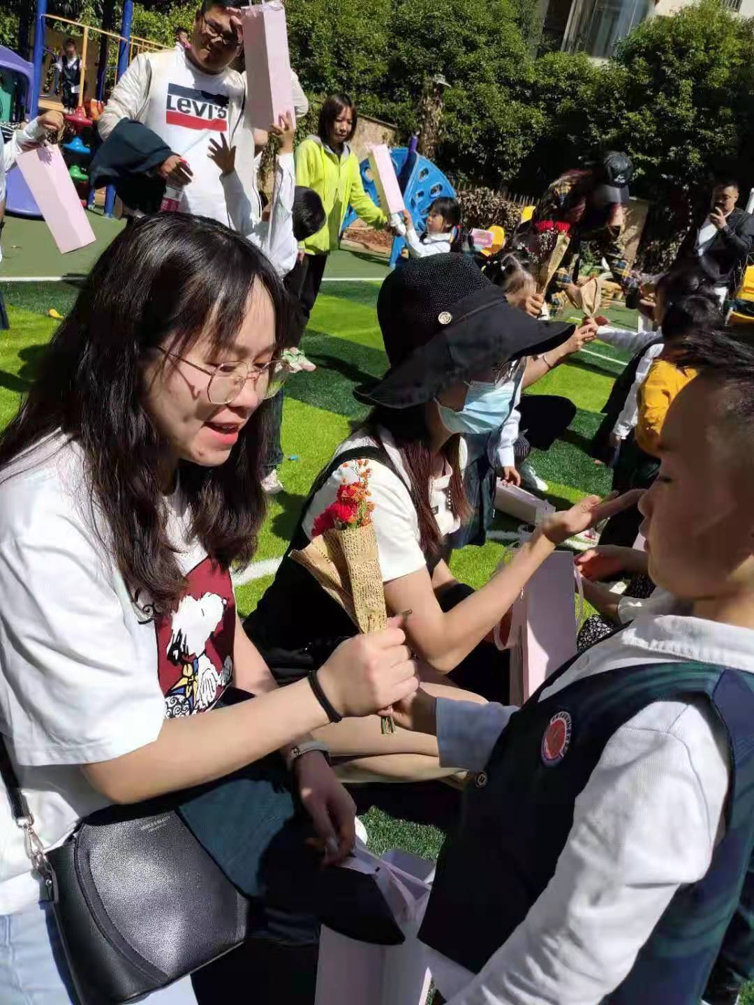 浓情五月幼儿园,浓情五月感恩母亲节幼儿园