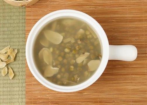 绿豆汤一煮就变红？掌握这些小技巧，绿豆汤快速软烂开花，不变色