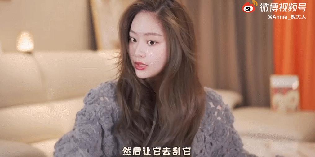 扁塌稀疏头发怎么变蓬松,头发贴头顶塌怎么扎