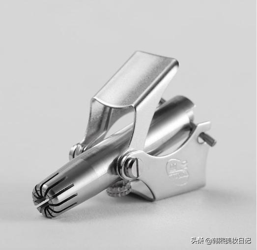 45岁男人包包必备物品,男人包里装的小物件