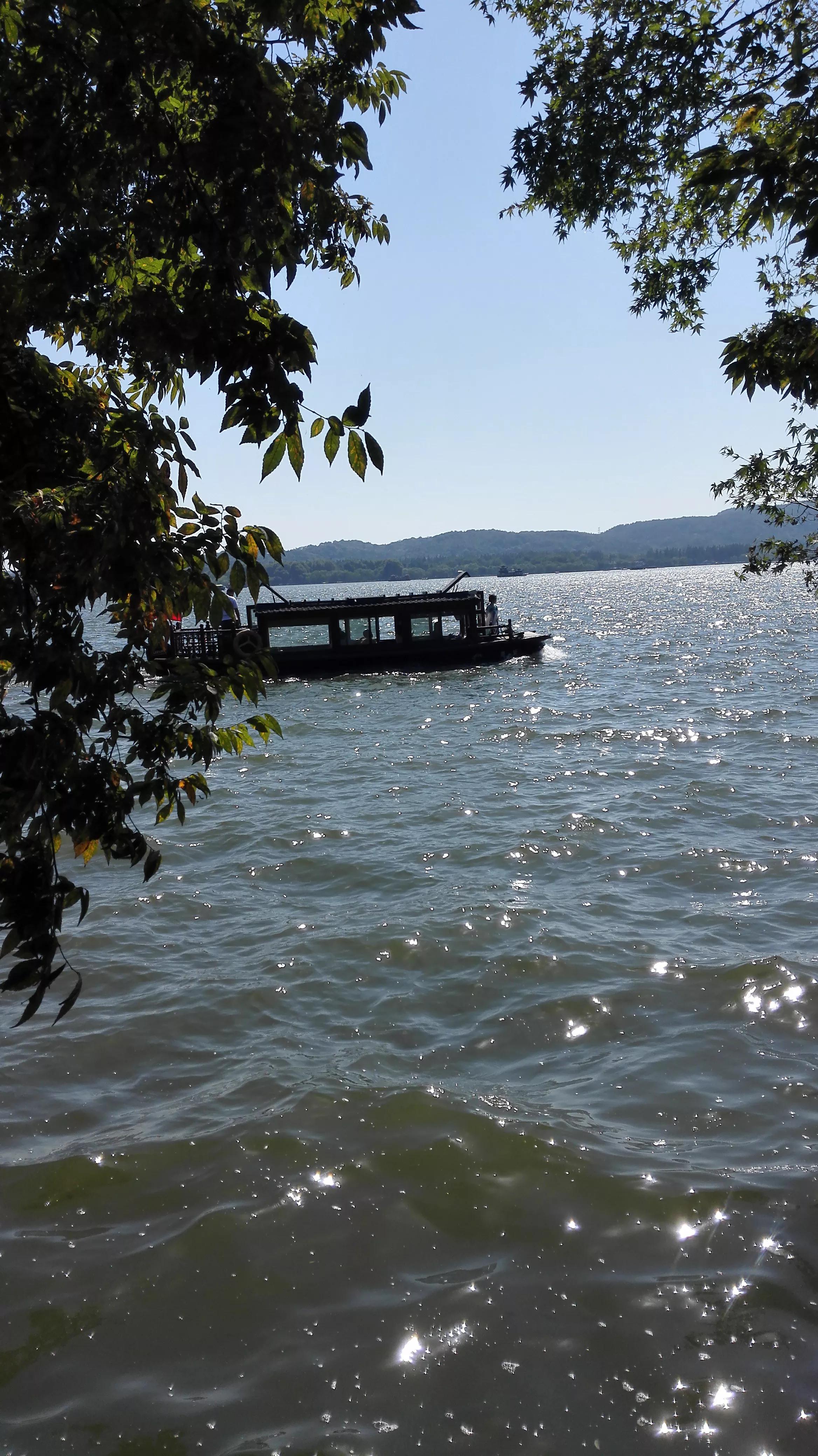 西湖美景美得醉人,西湖它就是一幅美丽醉人的画卷