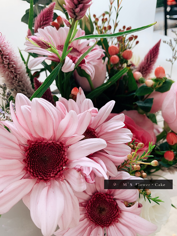 在家开个花店工作室赚钱吗,女人在家开花店赚钱吗