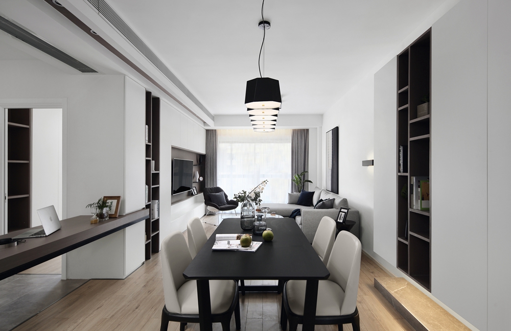 夫妻温馨家庭画面,南京家中的精致场面