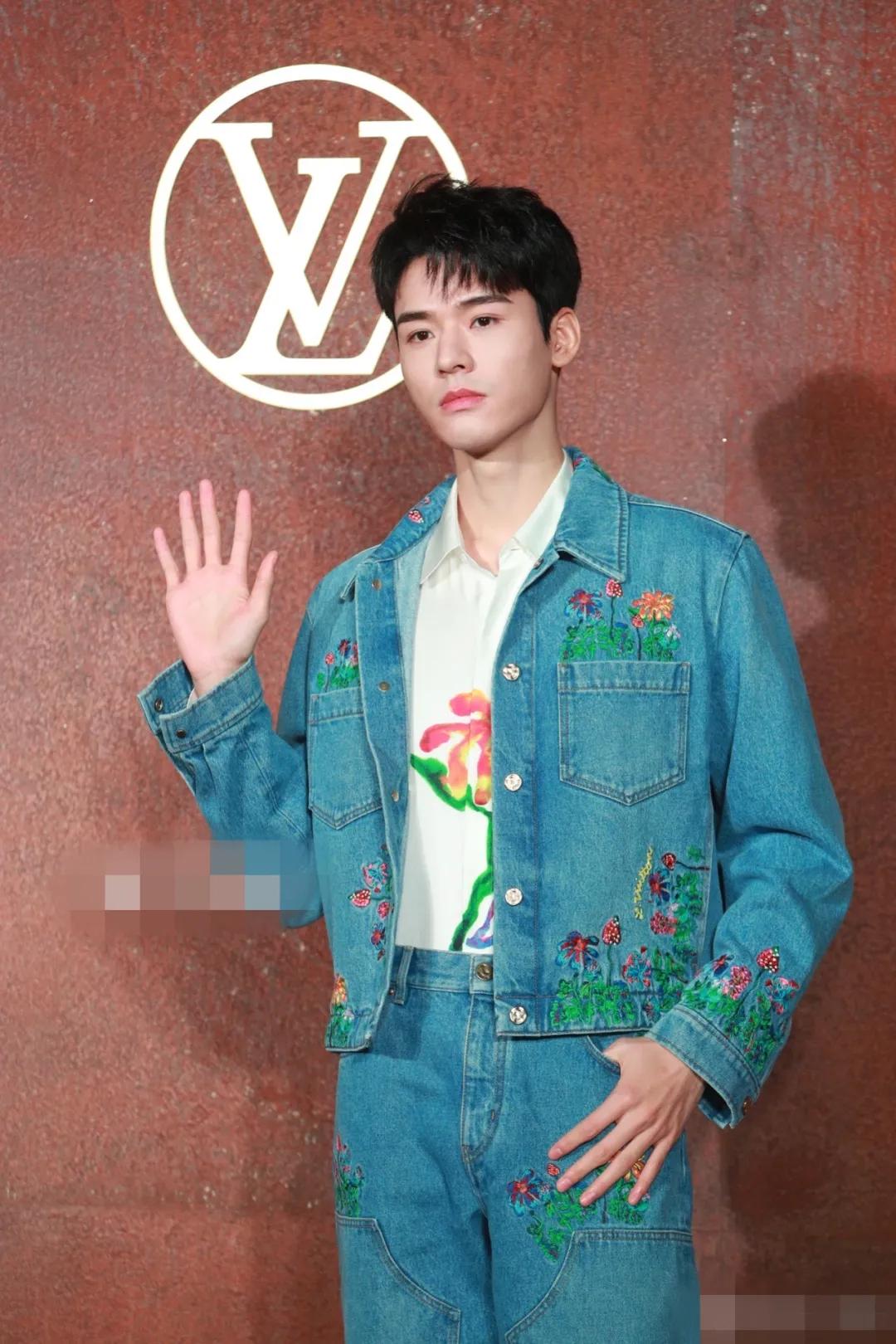 lv短袖金晨,杨采钰金晨刘亦菲宋祖德