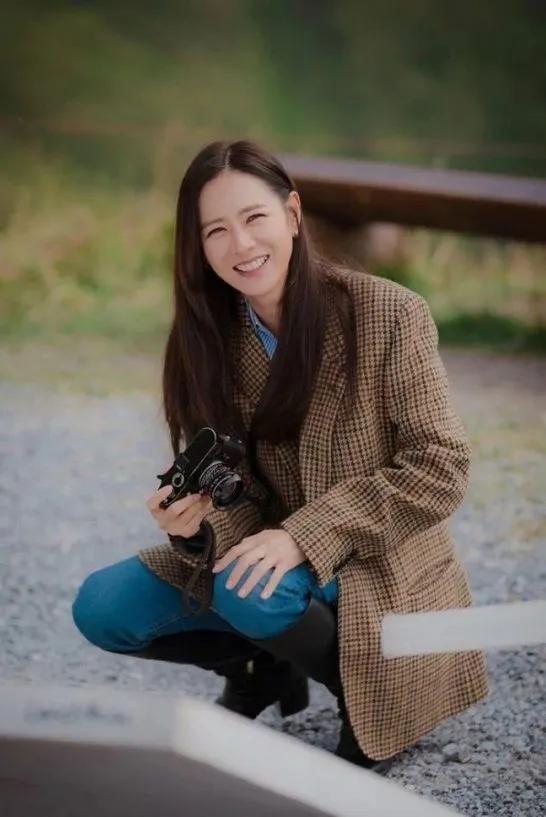 比“大女主”剧更精彩的，是女强人们的职场穿搭