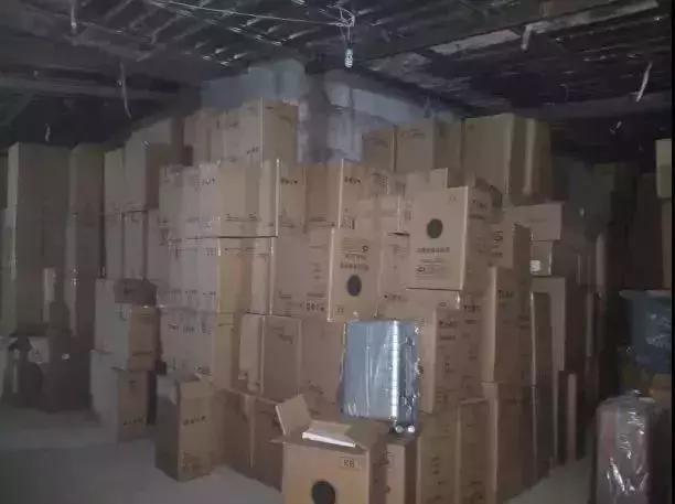 情侣微商卖箱包，几个月便购置奔驰别墅，却被刑拘了……