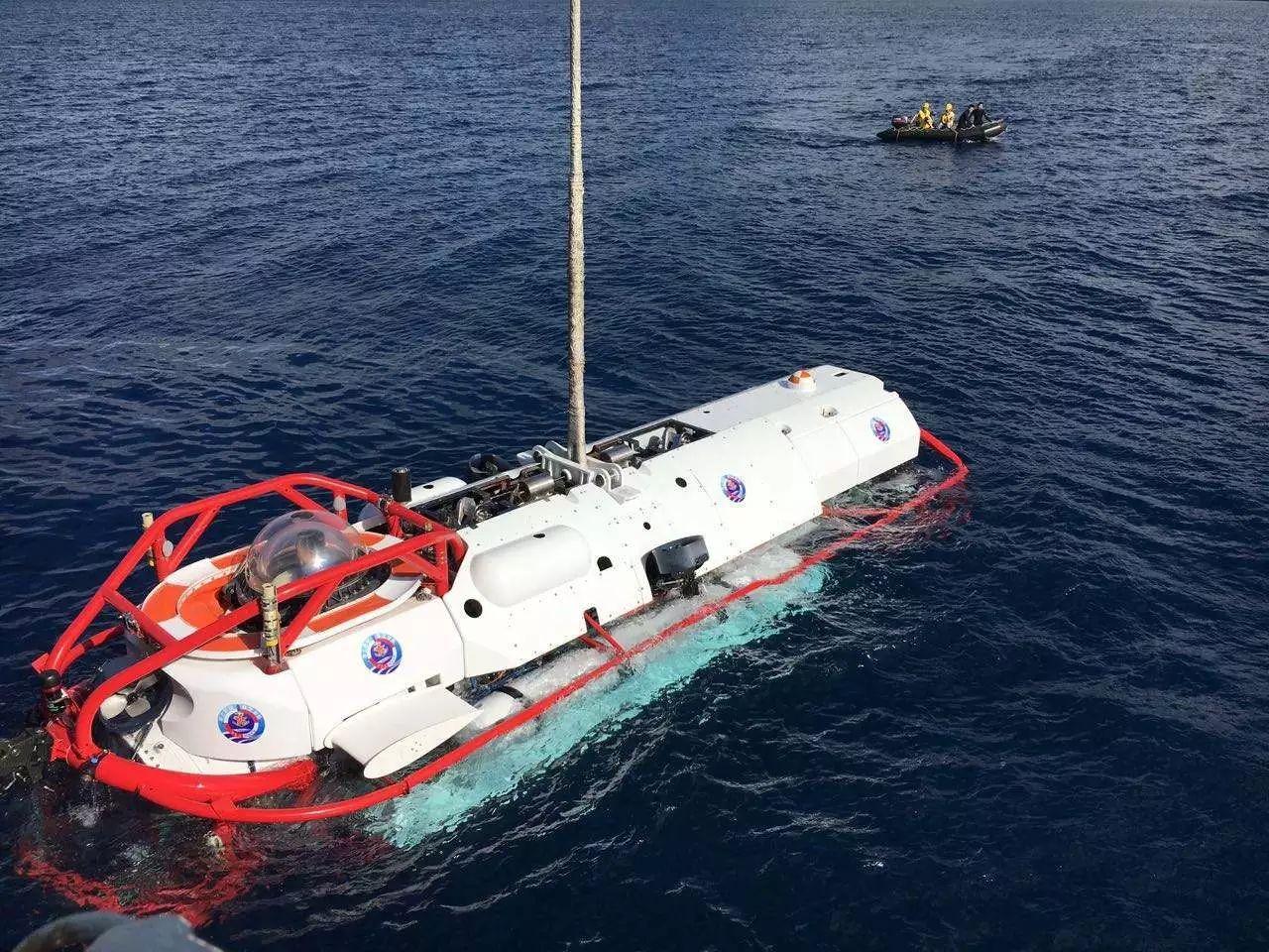 当一艘船沉入海底完整版,一艘船沉入海底怎么办