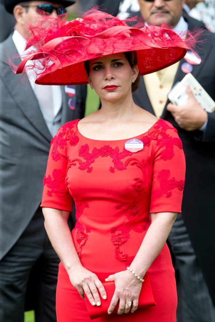 迪拜王妃哈雅与丈夫恩爱,迪拜王妃哈雅离婚成功