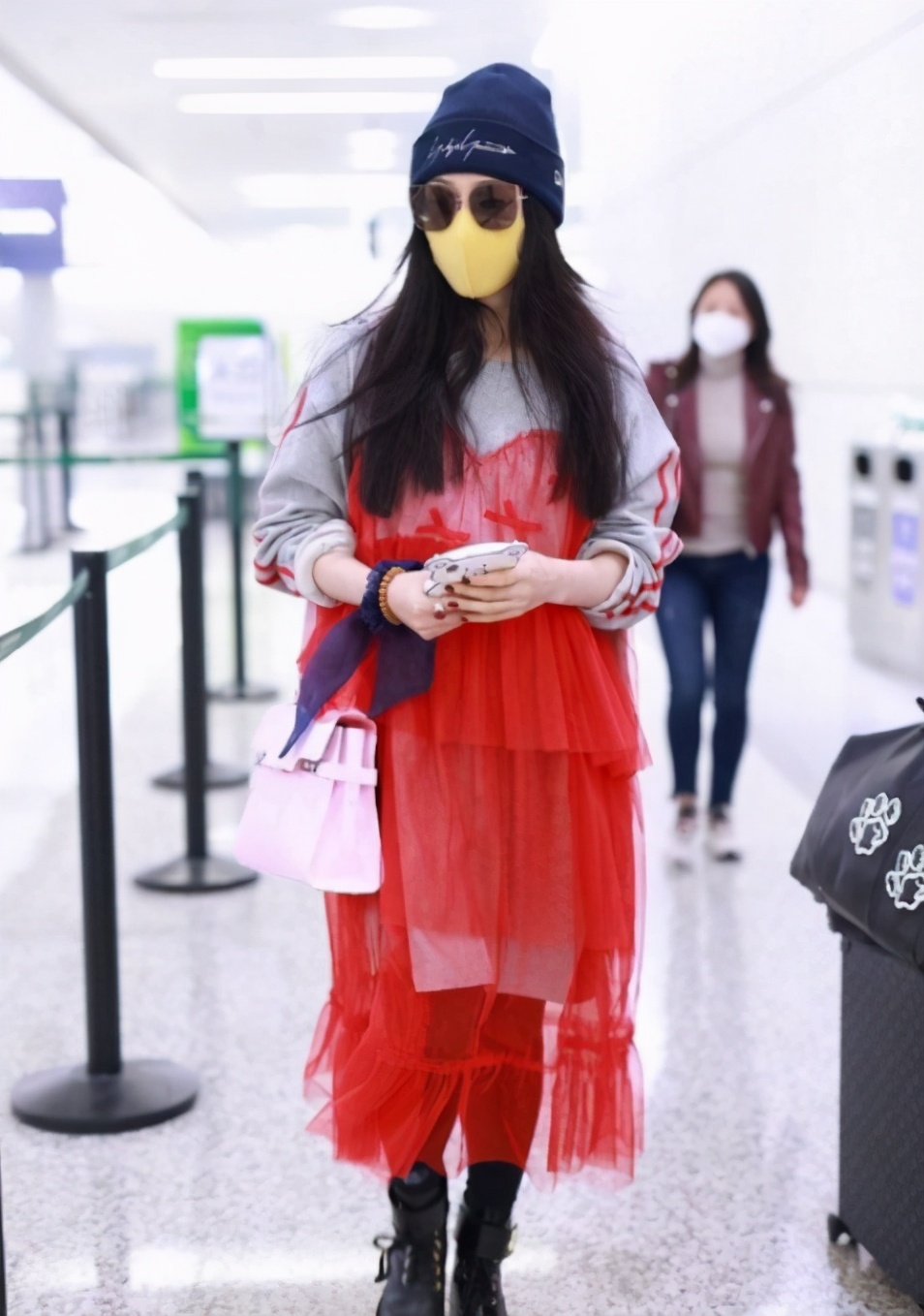 范冰冰孕妇装图片,范冰冰穿薄纱黄色衣服