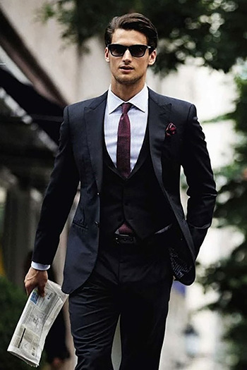 现实中霸道总裁来敲门，你开还是不开？