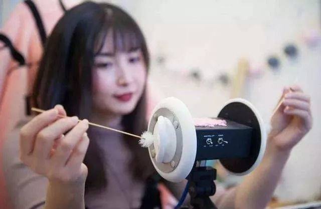 那个费尽心思哄你开心的人,那个费尽心思逗你笑的人