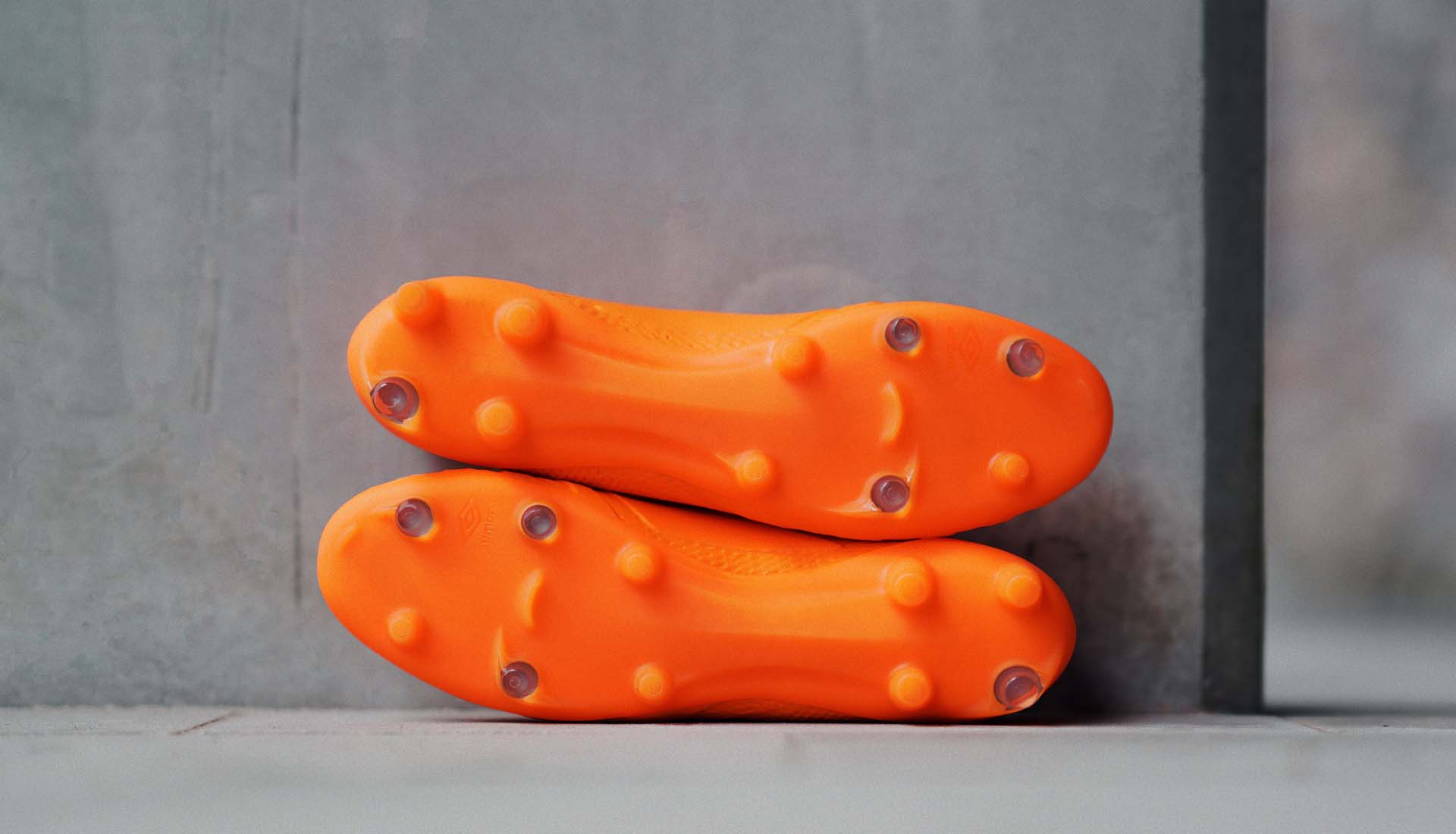 umbro经典黑鞋,d3o有那么神奇么