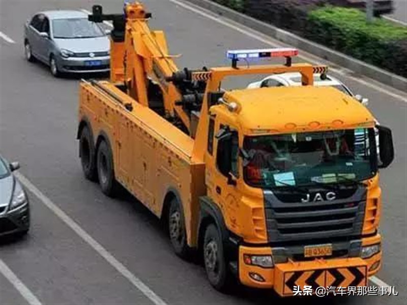 车堵店门口让挪车不挪车怎么处理,车被堵了叫挪车不挪报警没有