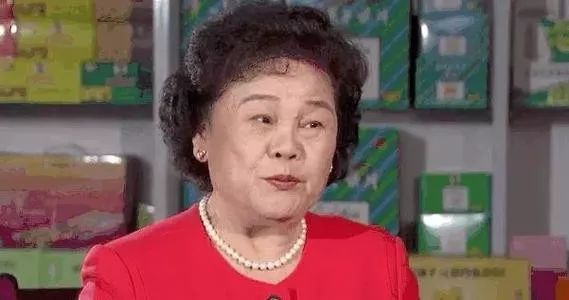 金嗓子之母成“老赖”？复盘“糖果女强人”的高光与没落艾问人物