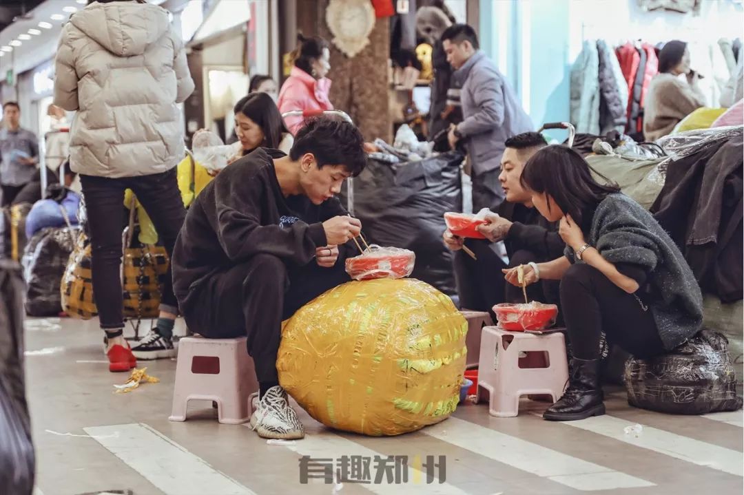 郑州银基商贸城，时尚和繁华背后，多的是你不知道的辛苦和忙碌