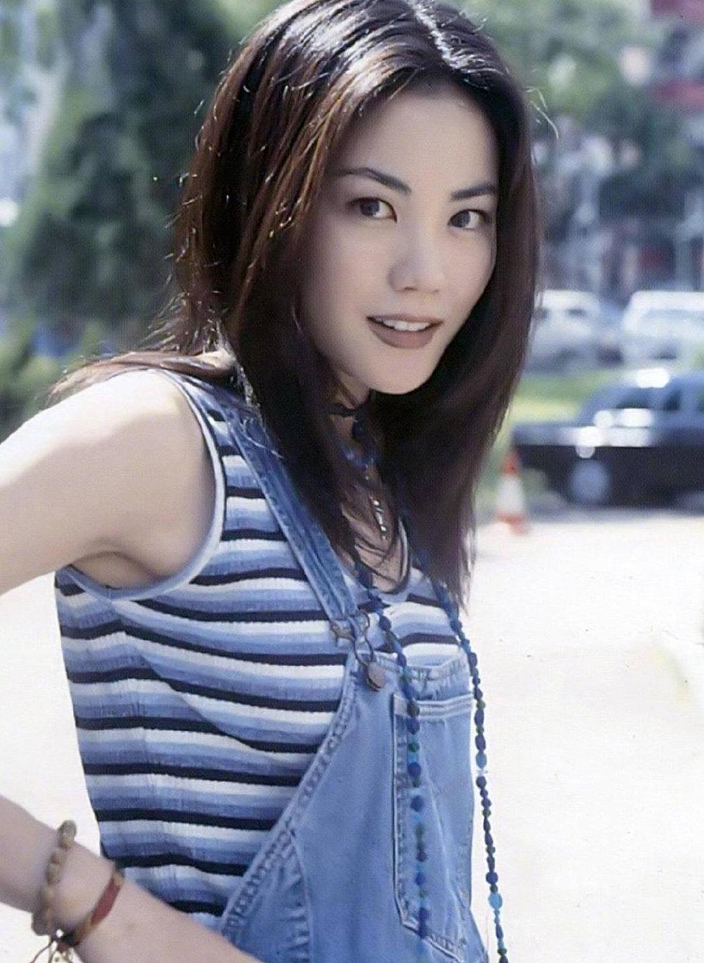 王菲穿衣搭配紧身中裤,王菲穿灯笼裤太有范了