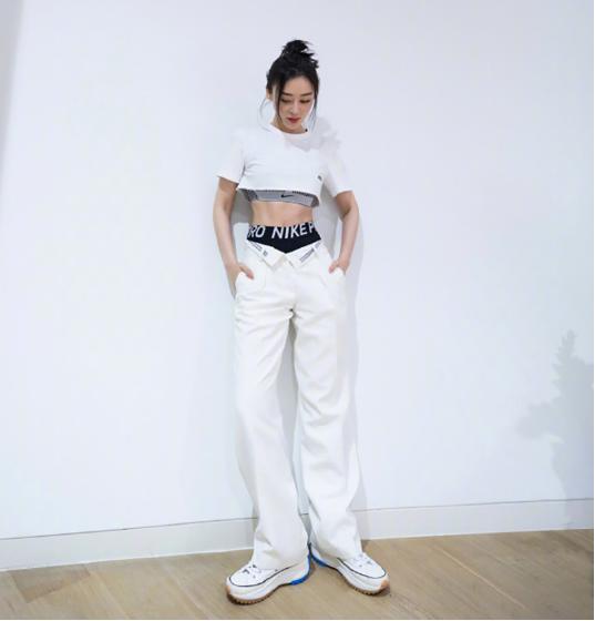 袁姗姗白色礼服,袁珊珊穿波司登