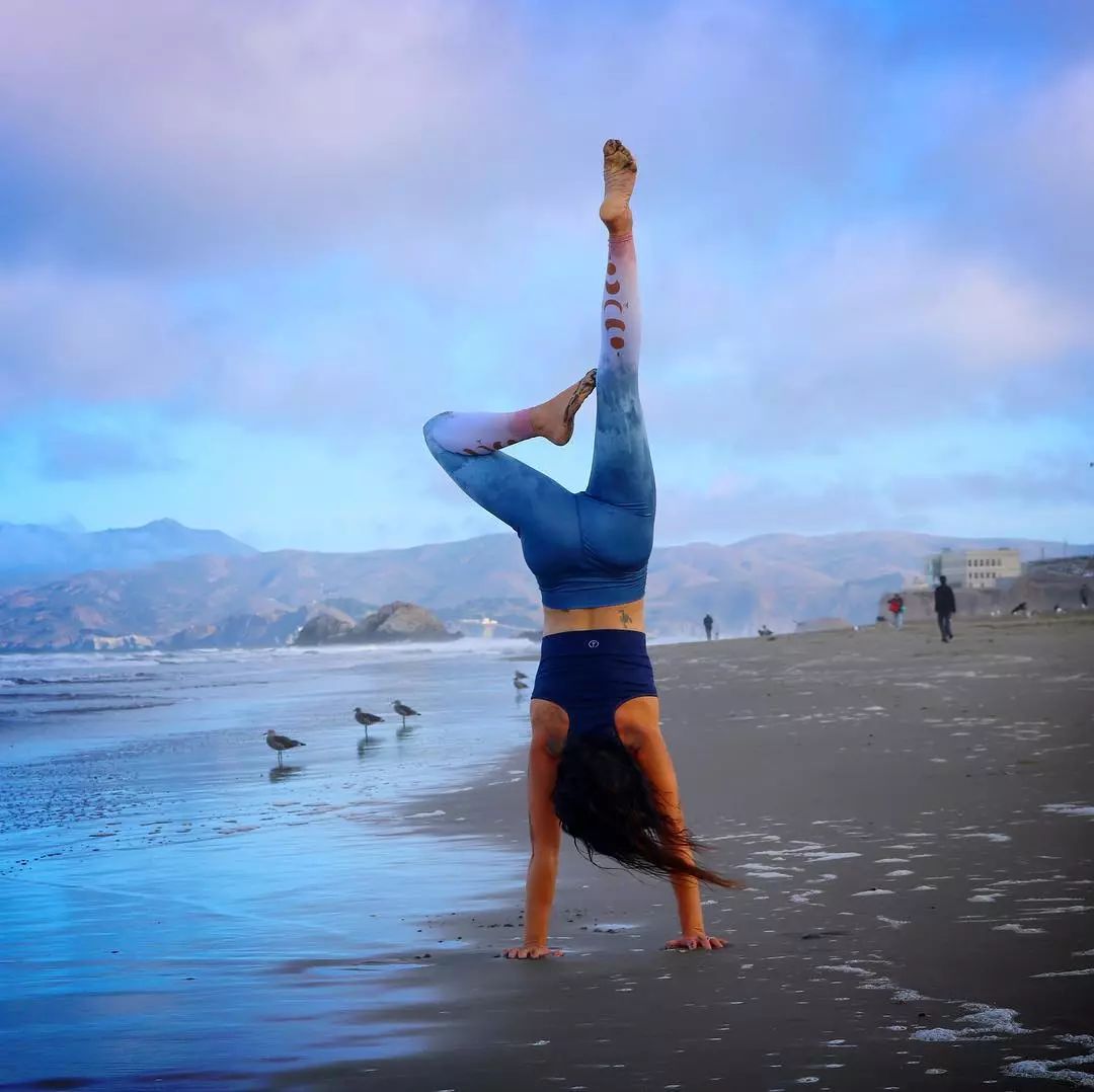 懒人练腰部的瑜伽,燃烧腰部脂肪的瑜伽体式