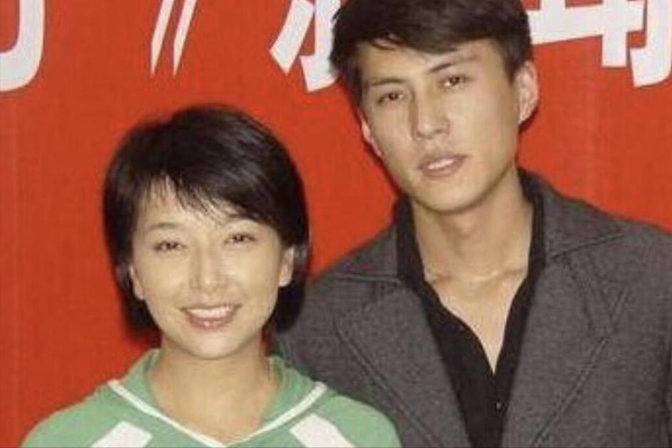 靳东和李佳婚后的故事,靳东李佳婚姻和家庭