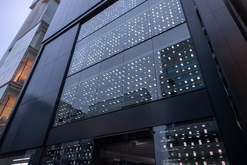 用1000+部Galaxy装饰外墙，东京的这家三星商店有点厉害