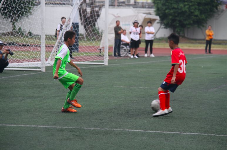 荔湾区中小学校园足球联赛,广州市荔湾区龙溪小学足球比赛