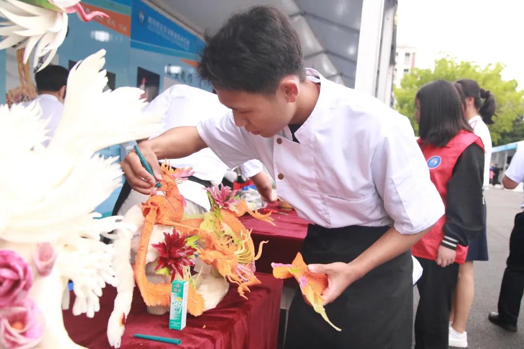 关于普高职高的选择问题,成绩一般的学生怎么选择职高