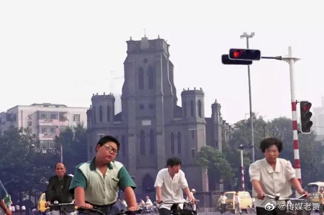 九十年代天津老照片图文,老照片1980年的天津街景