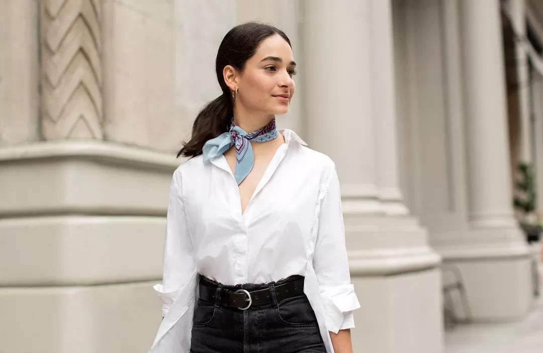 秋季黑色丝巾搭配什么外套,丝巾搭配好看的小姐姐时尚穿搭