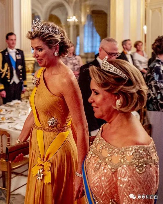 盘点英国女王戴过的王冠,英国女王和凯特戴同样的珠宝