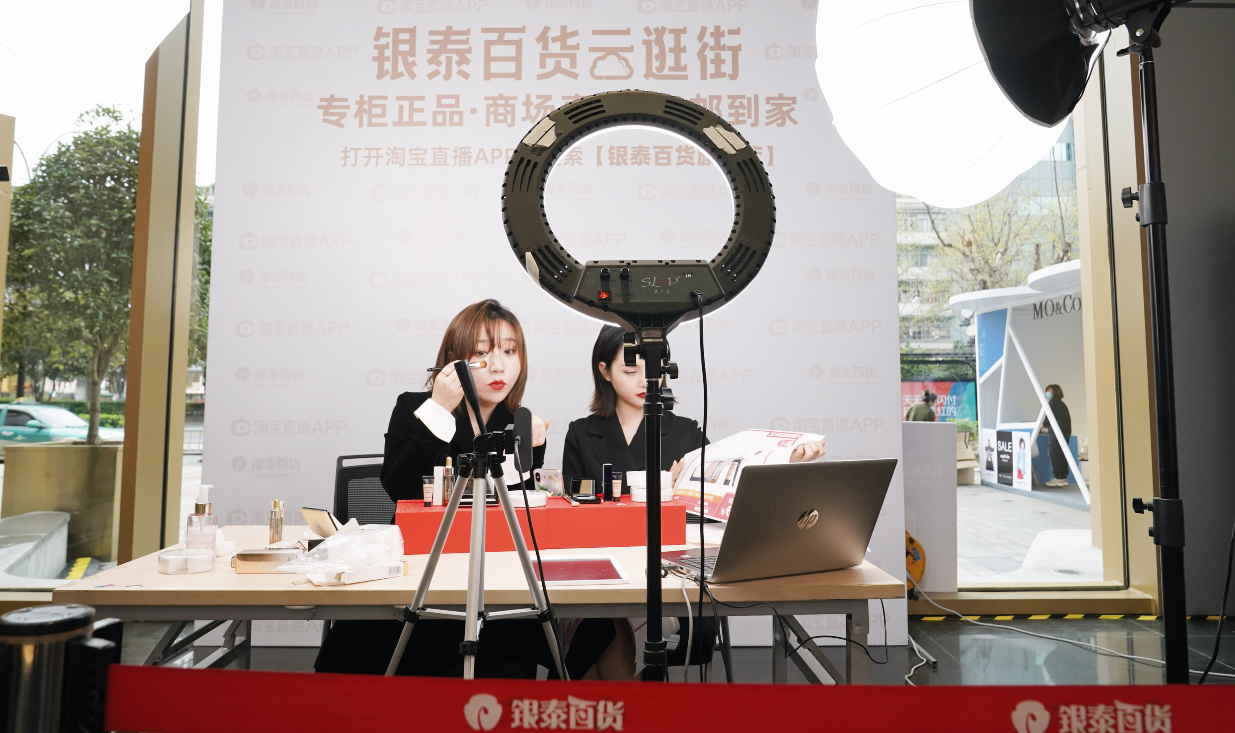 杭州银泰招聘导购信息,首批银泰百货扩大新零售导购招聘