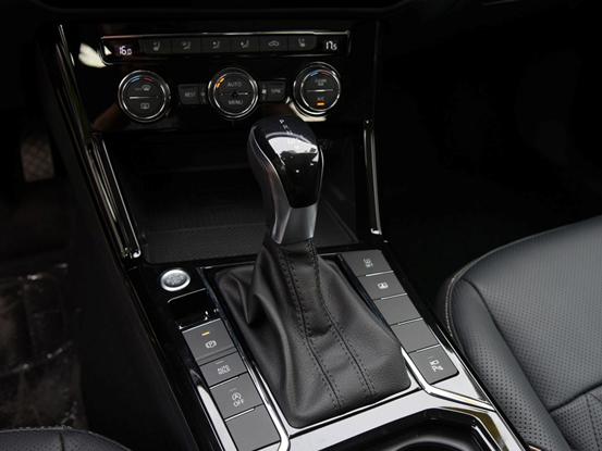 想不到吧，看起来挺沉稳的*萨特帕**跑起来这么快