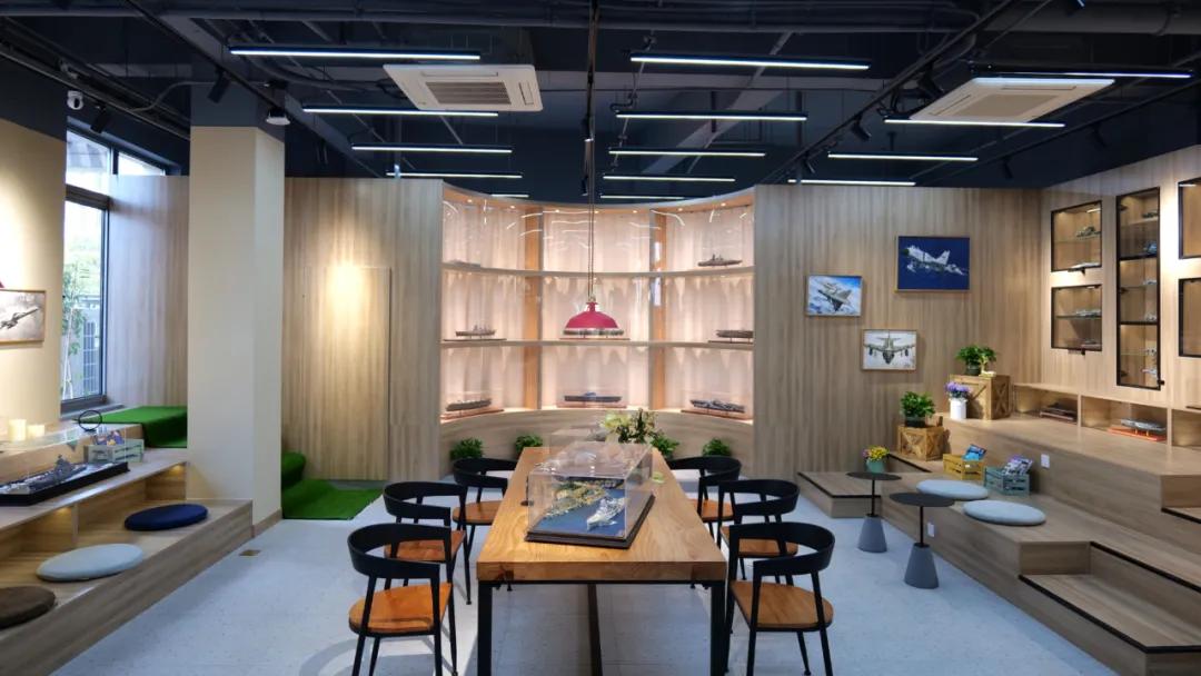 上海模型爱好者的新“圣地”：LeModeleCoffee探店