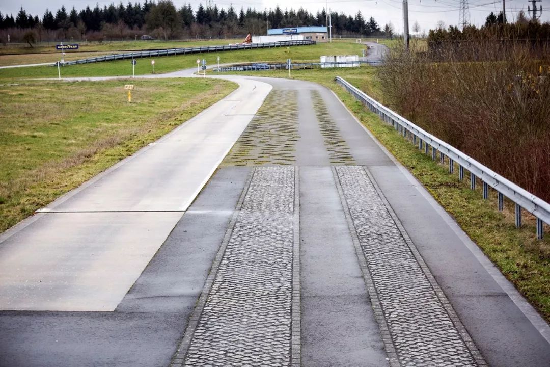 卢森堡是谁的属国,卢森堡是谁呀