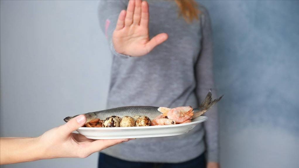 脱发严重试试这个方法防脱发,手把手教您防止大量脱发的方法