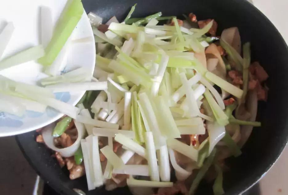 韭黄肉丝猪肠粉,韭黄臊子粉