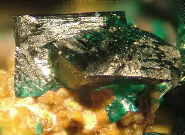 黄金矿石的鉴别方法,100种漂亮矿石