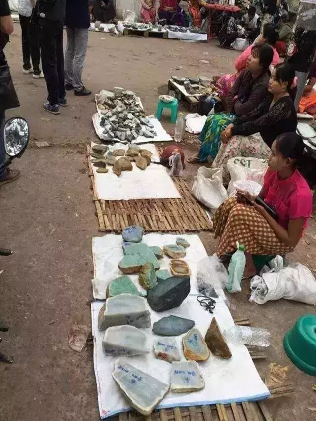 翡翠鉴别一般怎么鉴定,怎样辨别真假翡翠最有效的方法