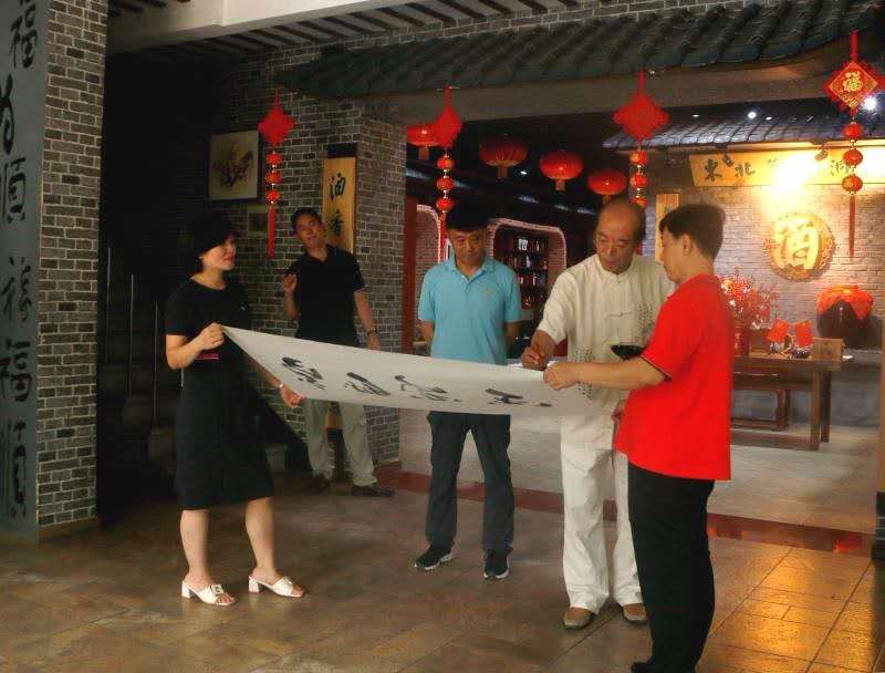 书画陶情诗立志.山海仰慕笔作桥