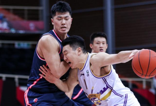 广东男篮29分大胜北控,广东周鹏三分